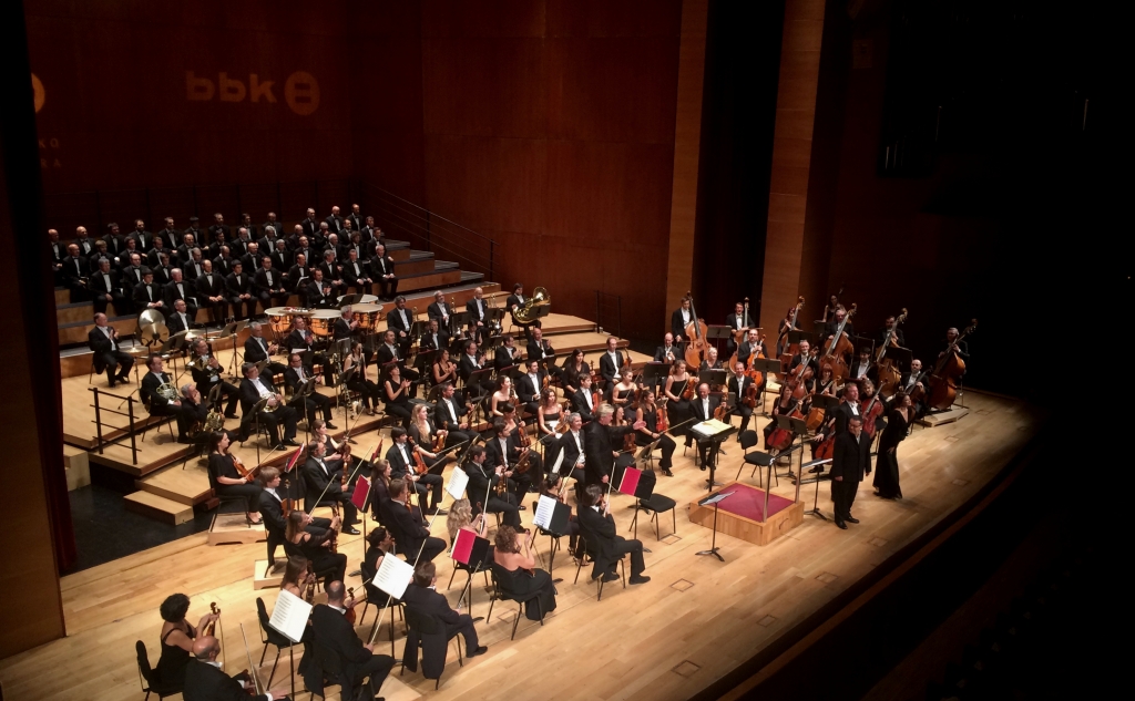 La OSE en el Euskalduna al término del primer concierto de la temporada. Foto: KB