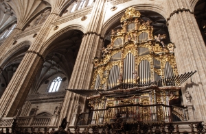 ÓRGANO DEL LADO DEL EVANGELIDO DE LA CATEDRAL DE SALAMANCA (PEDRO ECHEVARRÍA 1744) FOTO: WWW.JOAQUINLOIS.COM (NO CONSTA AUTOR)