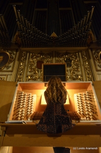 Loreto Aramendi en el Órgano Cabanilles. Iglesia de la Compañía de Jesús de Valencia. Foto: www.loretoaramendi.com